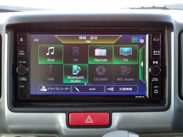 オーディオ一体型純正ナビです。　ラジオ・フルセグTV、Bluetoothオーディオ接続が利用可能です。