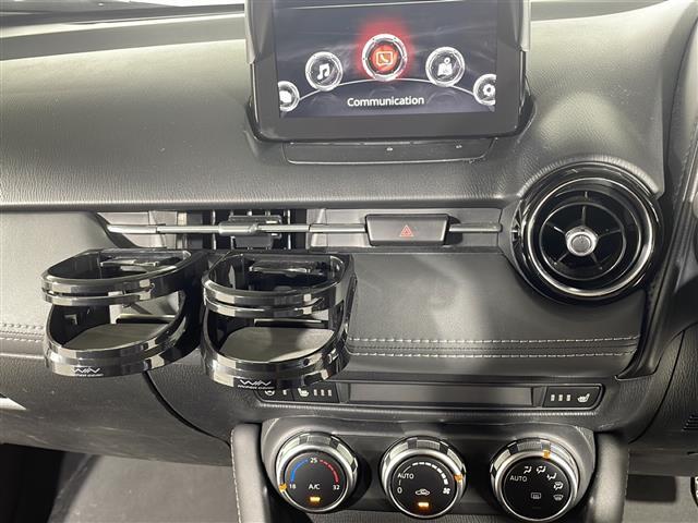 【エアコン】『エアコン装備』の画像になります。暑い夏でも寒い冬でも、車内に快適な空気を届けるので、いつでも快適な車内空間を創り上げます！