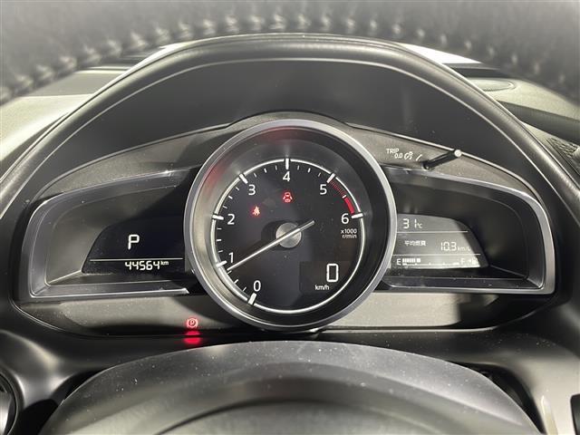 【スピードメーター】『スピードメーター』の画像になります。メーターがシンプルで見やすく運転しやすいですね！。写真の内容に関してご質問等がございましたらお気軽にガリバー店舗までお問い合わせください。