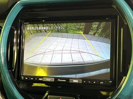 【バックカメラ】駐車時に後方がリアルタイム映像で確認できます。大型商業施設や立体駐車場での駐車時や、夜間のバック時に大活躍！運転スキルに関わらず、今や必須となった装備のひとつです！