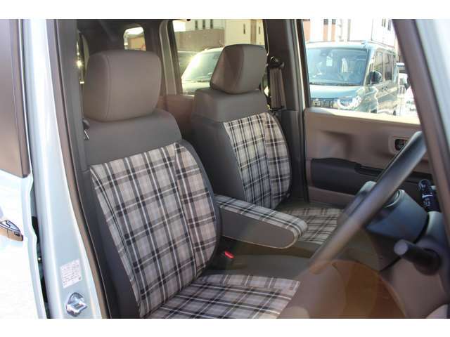 ご購入後には洗車も欠かせませんよね！？当店では、洗車のプロが普段お手入れが行き届かない箇所も済み済みまで綺麗にしています！