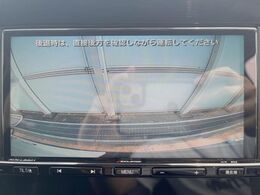 【バックカメラ】駐車時に後方がリアルタイム映像で確認できます。大型商業施設や立体駐車場での駐車時や、夜間のバック時に大活躍！運転スキルに関わらず、今や必須となった装備のひとつです！