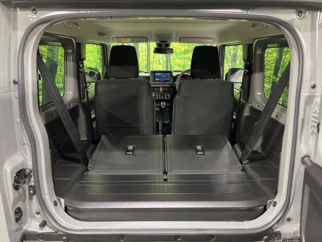 普段のお買い物や通勤、送迎等に十分な荷室スペースを確保しております。セカンドシートを倒すと、大きな荷物の積載も可能です♪