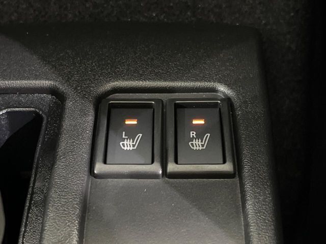 【シートヒーター】寒い日に重宝するシートヒーター！エアコンより早く温まってくれるので寒がりの人も安心ですね♪エアコンの温風は乾燥するから苦手、という方にもをおすすめです。