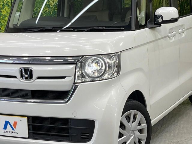 【LEDヘッドライト】悪天候や夜間走行時も良好な視界を確保し安心して運転できる高輝度LEDヘッドライトを装備！点灯速度が早く、消費電力も抑えられています。