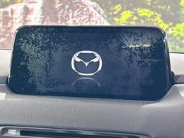 【メーカー純正ナビ】インテリアに溶け込むスタイリッシュな「専用設計」メーカーナビを装備♪視認性や操作性など基本性能にも優れ、より上質なカーライフをお楽しみいただけます。