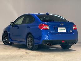お車を左後ろから見るとこのような感じになります。テールランプやドアバイザー等装備品を確認できます。