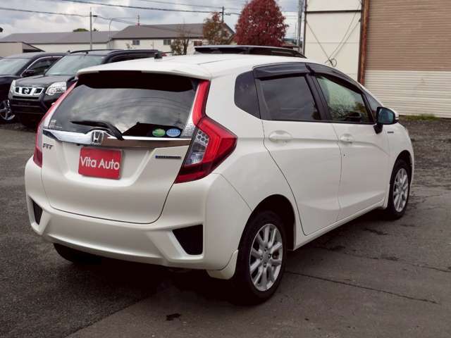 施工実績2,000台以上！ご購入者の92％（直近1年実績）の方にご利用いただいている当社イチ押しのプレミアムクリーニング！外装のコーティングだけではなく、内装も徹底的にクリーニングします。