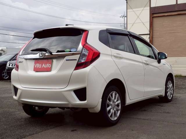 施工実績2,000台以上！ご購入者の92％（直近1年実績）の方にご利用いただいている当社イチ押しのプレミアムクリーニング！外装のコーティングだけではなく、内装も徹底的にクリーニングします。