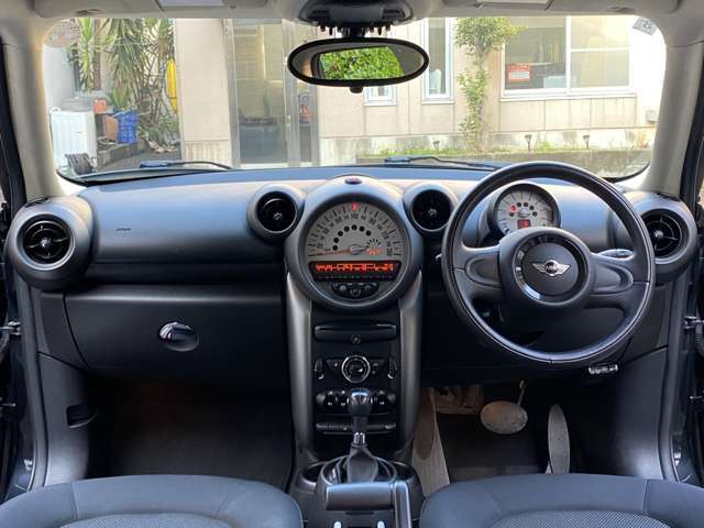 ■FF　6速フロアオートマチック　■フルオートエアコン　■本革巻きステアリング