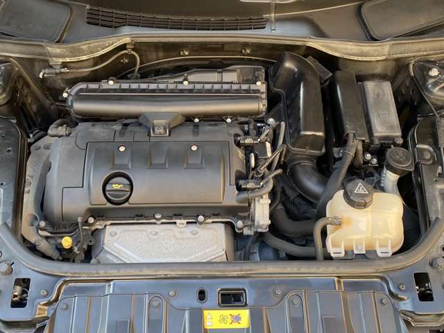 ■直列4気筒DOHC16バルブ 98ps　■JC08モード燃費 13.8km/リットル　■10・15モード燃費 13.4km/リットル　■燃料タンク容量 47リットル