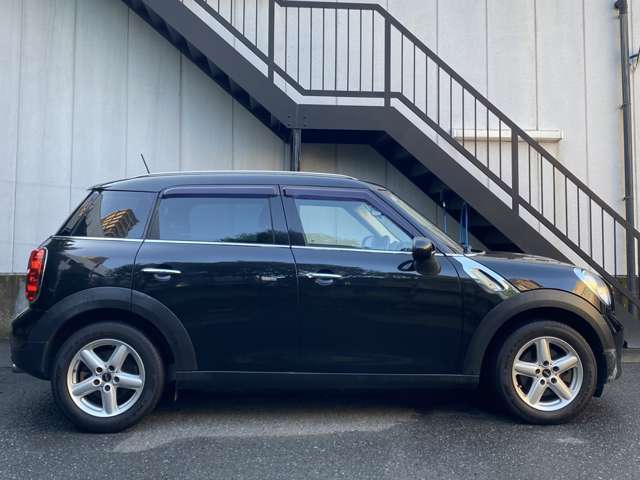 ■平成25年8月登録 ワン クロスオーバー　■正規ディーラー ・ 右ハンドル車輌　■走行距離:43.000KM　■車検満了:令和9年8月