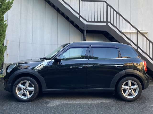 ■平成25年8月登録 ワン クロスオーバー　■正規ディーラー ・ 右ハンドル車輌　■走行距離:43.000KM　■車検満了:令和9年8月