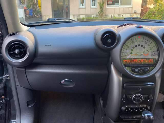 ■FF　6速フロアオートマチック　■フルオートエアコン　■本革巻きステアリング