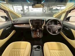 見通しの良いコックピットは普段のドライブに最適。運転しやすいお車となります。