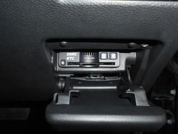 ETC装備車です、これさえあれば高速道路も楽々通行できます。お出掛けするのが好きな方には欠かせない装備です！