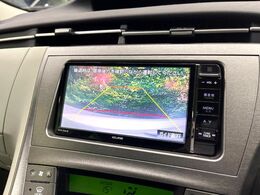 【バックカメラ】駐車時に後方がリアルタイム映像で確認できます。大型商業施設や立体駐車場での駐車時や、夜間のバック時に大活躍！運転スキルに関わらず、今や必須となった装備のひとつです！