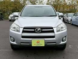 当店在庫は外装、内装クリーニング後に展示し、併せて事故修復歴の有無、メーター改ざん歴の有無も第三者機関による検査を全台実施しております。車検、整備、鈑金塗装も自社で対応できますのでご安心ください。