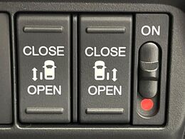 【両側パワースライドドア】スマートキーや運転席のスイッチで後席両側スライドドアの開閉が可能♪電動だから力を入れてドアを開ける必要が無く、小さなお子様でも簡単に開け閉めでき快適です♪