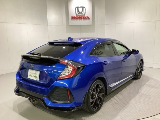 【Honda認定中古車 U-Select】　は3つの安心をお約束します。　1　Hondaのプロが整備した安心。 2　第三者機関がチェックした安心。　3　購入後もHondaが保証する安心。