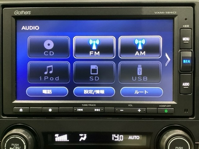 ナビゲーションはGathers純正メモリーナビを搭載しています。CD再生の他に、Bluetoothオーディオ機能がありますので、スマートフォンなどの音楽も再生できます。