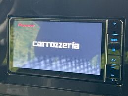 【ナビゲーション】目的地までしっかり案内してくれる使いやすいナビ。Bluetooth接続すればお持ちのスマホやMP3プレイヤーの音楽を再生可能！毎日の運転がさらに楽しくなります！！