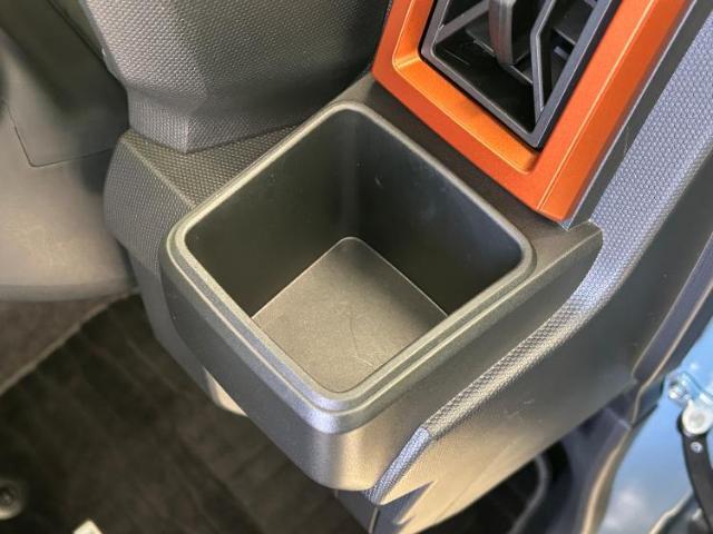 WECARSでは各商談席に大型モニターをご用意しております！見やすい大画面でゆったりと全国の在庫をご覧いただけます！是非ご来店お待ちしております！