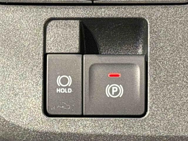 寒い日のドライブを快適にする運転席＆助手席シートヒーターが付いてます