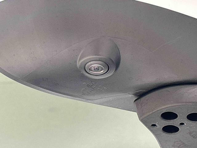 純正ナビゲーションを装着することで狭い道でのすれ違い時に下廻りを映し出す事ができます。他のカメラと連携してパノラマモニターにも対応することが出来ます。