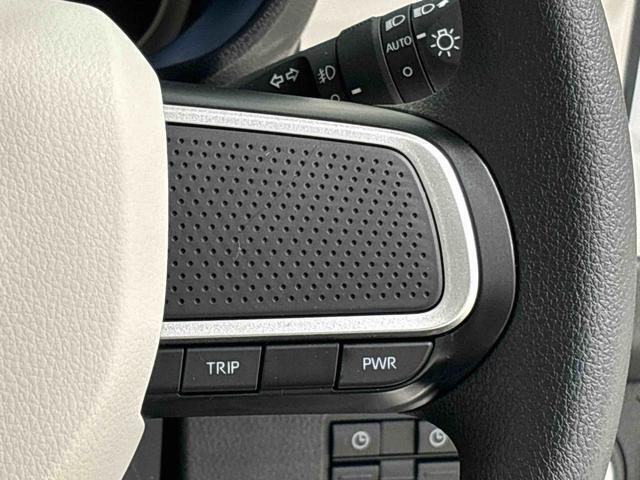 パワーモードと燃費重視のエコモードが選択できるDassist切り替えスイッチに加え、高速道路を快適に走行できる全車速追従機能付アダプティブクル-ズコントロ-ルスイッチが付いています（＾＾♪
