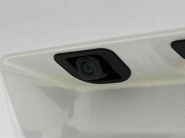 ナビゲーション等を装着した場合にバックするとき後方の安全確認ができるバックカメラが付いてます