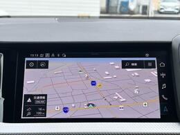 ●MMIナビゲーション『高解像度カラーディスプレイに、Bluetooth（R）接続によるハンズフリー通話機能を搭載しています。』