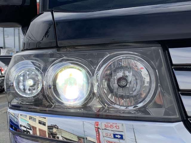 【ライトランプ】暗い夜道やトンネル内など明るい光で照らして運転をサポート。危険な暗所もこれで安心！