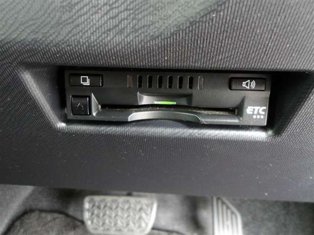 ETC車載器付きです。高速道路の料金所もスムーズに通過できます。