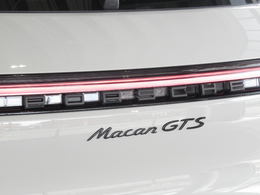 モデルバッチ（Macan GTS ロゴ）ハイグロスブラック