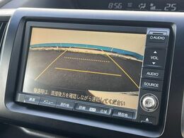 【バックカメラ】駐車時に後方がリアルタイム映像で確認できます。大型商業施設や立体駐車場での駐車時や、夜間のバック時に大活躍！運転スキルに関わらず、今や必須となった装備のひとつです！