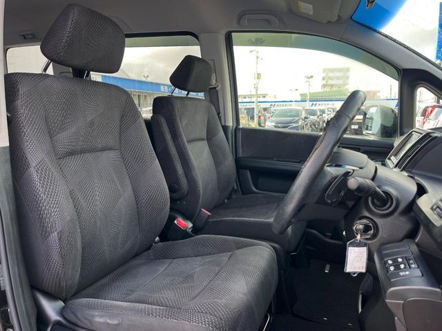 運転席シート廻りは使用感も少なく、良好な状態となっています。丁寧に使われていたことがよくわかりますね。