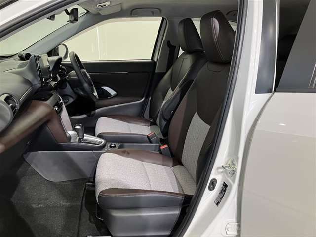 【運転席・助手席】いたみ・汚れなどは少なく、全体的に良好な状態です！