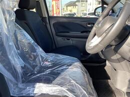 【運転席】座り心地が良いシートなので長時間の運転でも快適にお過ごしいただけます。新品のフロアマットのご注文も可能です。掲載箇所以外にご希望の写真がございましたらお気軽にお問い合わせ下さい。