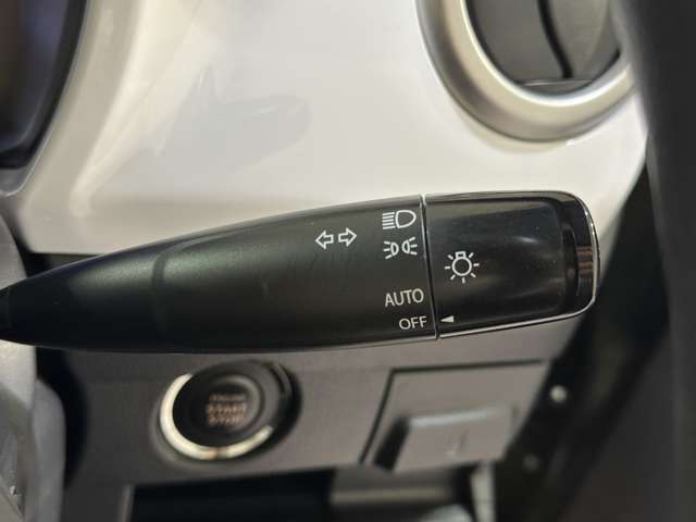 オートライト装備車両です。