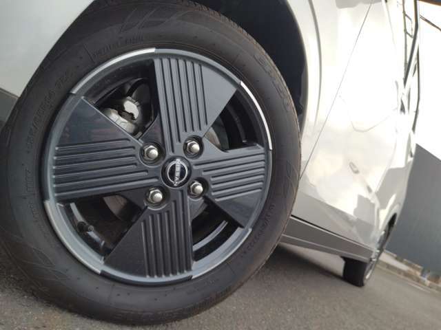 純正アルミホイール装着車