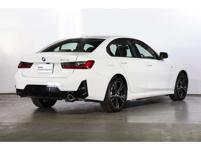 ご案内車両はストックヤードに保管中の場合もございます。ご来店の際は事前にご連絡頂けますとスムーズにご案内可能です。ストックヤード保管中の車両は取り寄せが必要です。