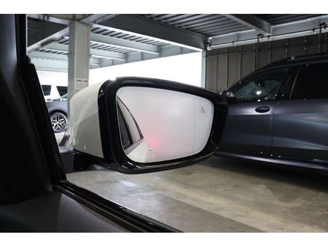 弊社車両はすべて、ご案内前の段階でビー・エム・ダブリュージャパンの基準に則って厳正な車両チェック（第3者機関よる査定）を実施しております。メーター改ざん車や修復歴車は一切ございません。