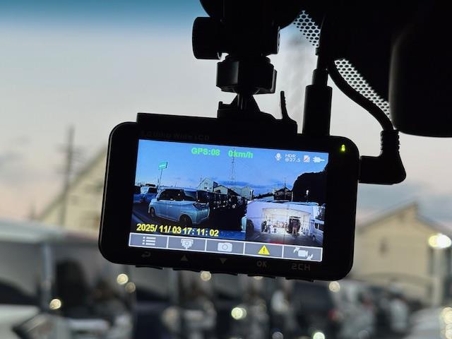 【バックミラー】『バックミラー周辺』の画像になります。写真の内容に関してご不明点、ご質問等がございましたらお気軽にガリバー店舗までお問い合わせください。