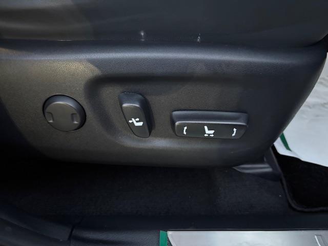 【運転席】『運転席周辺』の画像になります。写真の内容に関してご不明点、ご質問等がございましたらお気軽にガリバー店舗までお問い合わせください。