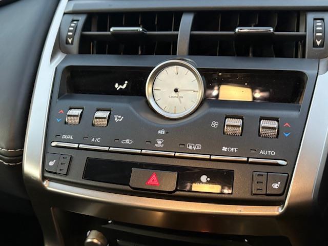 【運転席操作部】『運転席周辺の装備』の画像になります。快適なドライブを楽しむための機能が装備されています！運転席から触れるので使いやすいです！