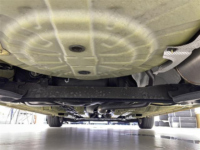 【下回り】下回りがきれいなうちに、防錆加工の施工がオススメ。降雪地域はもちろん、沿岸部にお住いの方や、趣味でマリン・ウィンタースポーツをされる方に大変好評いただいております。