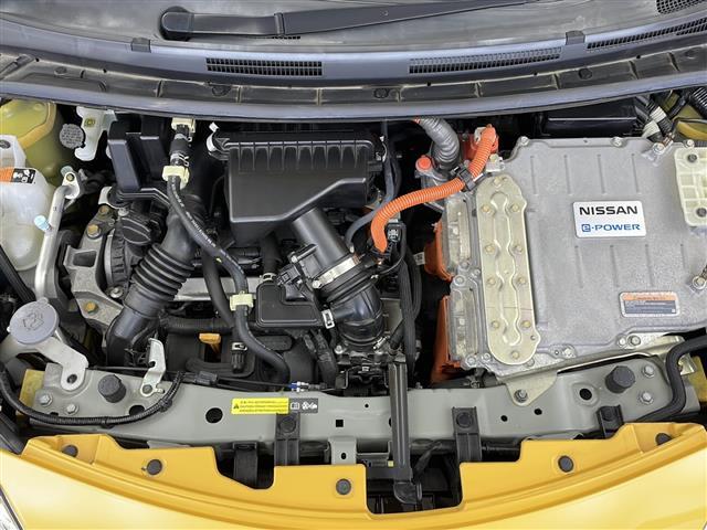 【エンジンルーム】エンジンの調子は良好です！有償ですがご納車前にはしっかりとオイル交換・その他油種類の点検補充をさせて頂きます。また、ガリバーでは修復歴のある車は販売いたしません。
