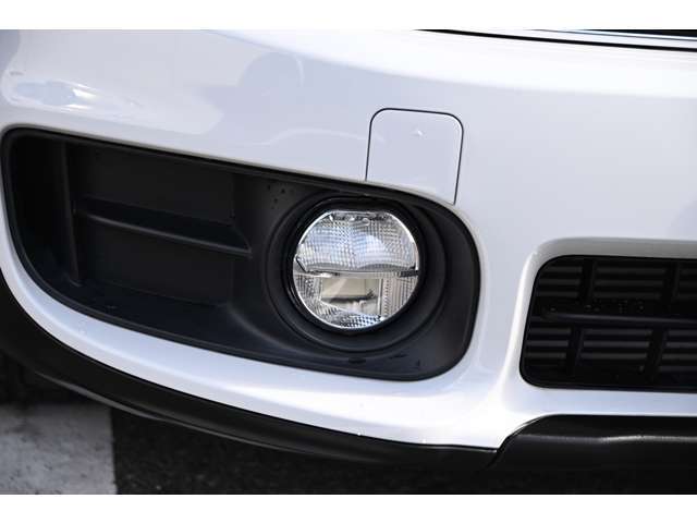 フォグランプが点灯します。