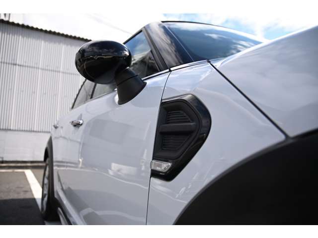 ボディカラーやグレード、お好みで簡単に交換できるのが、NEW　MINIの良いところ！オプションでいろいろなカラーや柄がお選びいただけて、オリジナリティーを追求できるのも魅力の一つです！